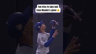 This fan tried to steal the ball from Mookie Betts glove 😲 shorts [upl. by Nalod]