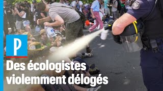 Des militants écologiques délogés par les CRS à Paris [upl. by Seidel668]