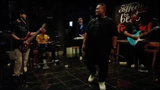 Tertatih  Kerispatih Cover  Live cafenonki3162 [upl. by Agler]