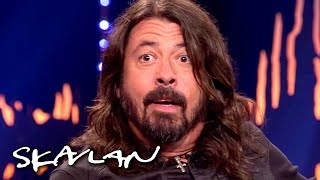 Foo Fighters’ Dave Grohl gets a surprise reunion with the doctor who saved his leg  SVTNRKSkavlan [upl. by Leventis]