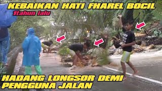 Detik  detik Longsor  Fharel Bocil Beranikan Diri Untuk Menolong Pengguna Jalan di SitinjauLauik [upl. by Anaet]