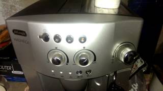 DeLonghi ESAM 4200 [upl. by Reiter]