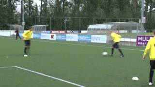 DRIEHOEK MET KAATS  AZ Online Voetbalschool [upl. by Hgiellek]