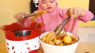 MAKAN SEBLAK CEKER PEDAS SAMBIL JUALAN SEBLAK [upl. by Bryner114]