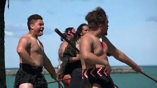 Neuseeland Maori begrüßen Schiffsflotte  auf traditionelle Art [upl. by Erick]