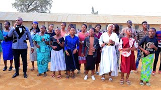 CHOIR YABAKONGOMANI IRIRIMBYE YANDIRIMBO IKUNZWE CYANE ATI TUMBIRA YESU NIWE GISUBIZO [upl. by Brigham109]