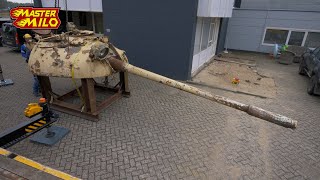 Tank koepel naar de werkplaats Mastermilo Tank Restauratie [upl. by Hnaht360]