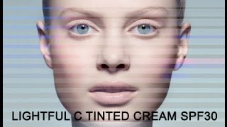 Lightful C tinted cream SPF30 de MAC [upl. by Aicirtam]