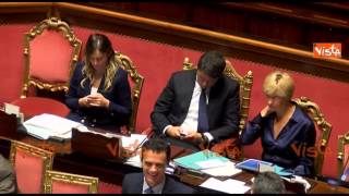 RENZI FRA BOSCHI E PINOTTI IMMAGINI 221014 [upl. by Nidnal312]