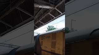 High capacity parcel van in Kurla express traintravel railwaytravel traintrip indianrailways [upl. by Esaertal]