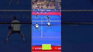 The commentators went crazy with this point 😱 padel [upl. by Anirtak360]