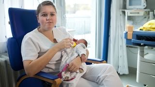 Ausbildung Gesundheits und Kinderkrankenpflege – Unterwegs mit Lea [upl. by Atinad]