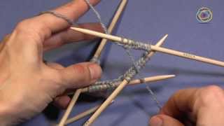 Tutorial zum Stricken Stricken in Runden mit Nadelspiel [upl. by Nason810]