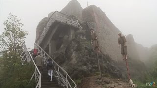 Cetatea Poenari singura construită în timpul domniei lui Vlad Ţepeş Exclusiv în România [upl. by Trbor]