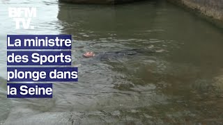 Les images de la ministre des Sports plongeant dans la Seine à Paris à 13 jours des JO [upl. by Kikelia718]