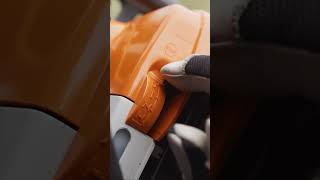 Інструкція  запуск бензопили з системою ErgoStart На прикладі STIHL MS 180 CBE stihl ergostart [upl. by Haceber893]