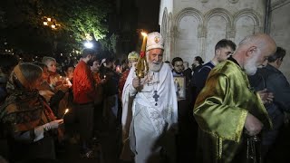 I cristiani ortodossi celebrano la Pasqua in Georgia veglia di protesta a lume di candela [upl. by Drescher]