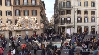 Saldi primo giorno di offerte a Roma le impressioni dei consumatori [upl. by Jillane]