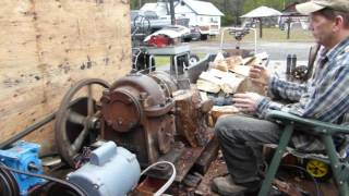 Harbor Freight Log Splitter in Action Splitting Firewood [upl. by Dorman]