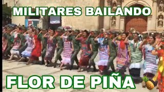 MILITARES BAILANDO FLOR DE PIÑA 🍍 GUELAGUETZA 2019  Video Paco Durán [upl. by Ardnasal]