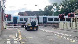 Petersfield level crossing Hampshire SWR [upl. by Recneps]