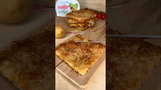 Schiacciata di patate 🥔 3 ingredienti  Senza uova senza farina senza pangrattato 😋 shorts [upl. by Nelubez392]