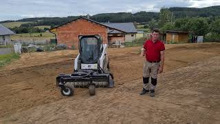 Conseils et astuces  Préparer le sol pour lensemencement du gazon avec un équipement Bobcat [upl. by Ettebab]