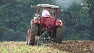 Historisches Pflügen mit alten Traktoren und Schleppern  historic ploughing [upl. by Anette]