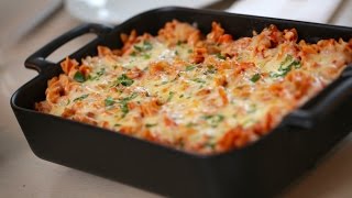 Beths Cheesy Pizza Pasta Bake Recipe  ENTERTAINING WITH BETH [upl. by Church]