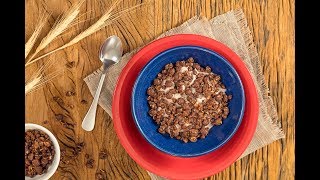 Sorvete de banana com Nescau granola crocante  Receitas Nestlé [upl. by Nylarad]