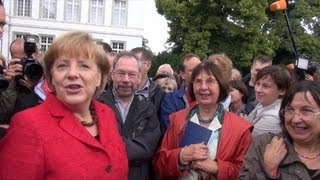 Angela Merkel und Joachim Gauck beim Tag der offenen Tür im Bonner Regierungsviertel [upl. by Comstock]