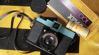 Charger UNE PELLICULE dans un DIANA F [upl. by Wellington821]