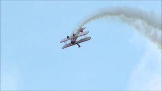 Before the crash Wing Walker Jane Wicker amp Charlie Schwenker Vectren Dayton Airshow 2013 [upl. by Mafala]