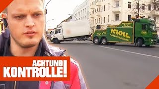 Dreist an der Bushaltestelle geparkt Das Auto wird abgeschleppt  Achtung Kontrolle  kabel eins [upl. by Ennaj]