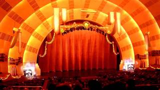 Mighty Wurlitzer organ at Radio City Music Hall Rockefeller Center New York City HD [upl. by Maurilla742]