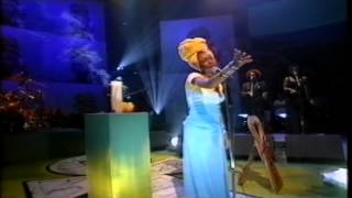 Erykah Badu Next Lifetime live on Jools Holland 1997 [upl. by Ydnerb222]