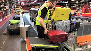 Transfer Belt  Baggage handling with Power Stow´s ergonomic unloading aid [upl. by Kahlil]