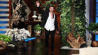 Chris Hemsworth Reveals Matt Damons Snake Scare in Australia [upl. by Ttennej]