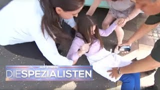 Kinderarbeit im Imbiss 12Jährige bricht zusammen  Auf Streife  Die Spezialisten  SAT1 TV [upl. by Armahs]