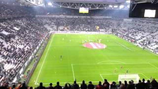 Musique dentrée des joueurs de la Juve sur la pelouse [upl. by Cristy]