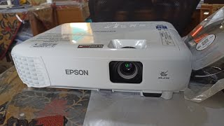 Tes Infocus EPSON EBE500  layar bisa menyesuaikan medan [upl. by Abelard]