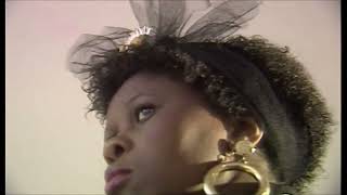 Girlie Mafura  Udlala Ngami Official Music Video [upl. by Kaela203]