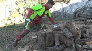 Splitting firewood with Fiskars x21 splitting axe [upl. by Eidna]