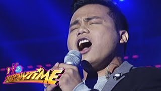 Its Showtime Noven Belleza sings quotTumahan Ka Naquot [upl. by Enellij]