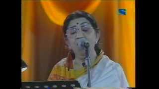 Live Performance Lata Mangeshker Didi Tera Devar Dewana [upl. by Aromat324]