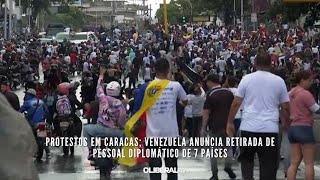 Protestos em Caracas Venezuela anuncia retirada de pessoal diplomático de 7 países [upl. by Duwad]