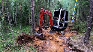 bryter skogsväg med 17ton minigrävare [upl. by Atterrol]