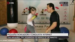 Pequeña boxeadora revoluciona al mundo del boxeo [upl. by Rimas]