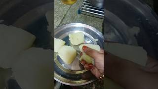 Aalu ki pallim potato fry 5 minutes trendingshorts shaiksumiya shortvideo potatofry [upl. by Icak]