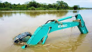 Excavator Accident Sink Underwater Heavy Recovery Kobelco SK200 Extended [upl. by Etna]